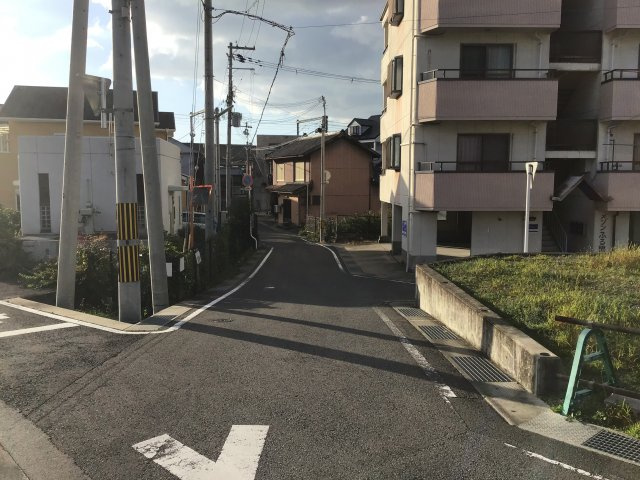 海南市山崎町1丁目・土地・56569の前面道路含む現地写真