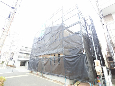 【外観】 | 本牧元町新築戸建 | 令和2年4月末完成予定地。令和2年1月12日現在の写真。
JR京浜東北線「石川町」駅バス17分・「大鳥中学校前」バス停徒歩1分の好立地。
静かに暮らしたい方にお勧めです。