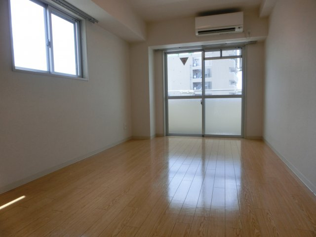 シャトー桜川の洋室