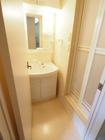 【洗面所】 | クアルト初台(ＣＵＡＲＴＯ初台) | 広い洗面スペース、独立洗面台付きも嬉しい