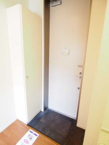 【玄関】 | クアルト初台(ＣＵＡＲＴＯ初台) | コンパクトで使いやすい玄関