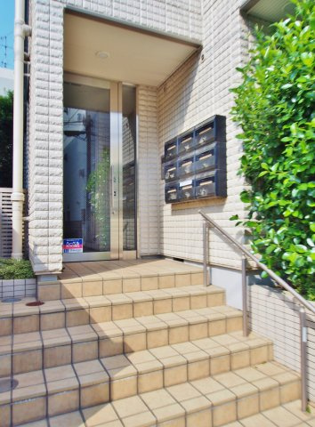 【エントランス】 | クアルト初台(ＣＵＡＲＴＯ初台) | オートロック完備でセキュリティ面も安心