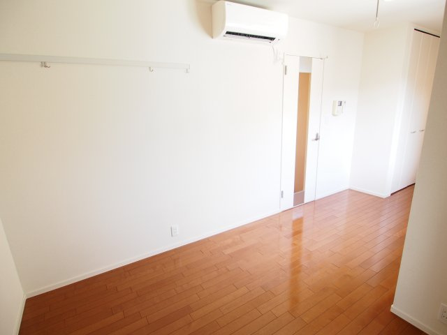 【居間・リビング】 | クアルト初台(ＣＵＡＲＴＯ初台) | 8.3帖の広さがあります！