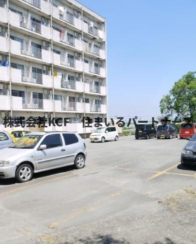 【駐車場】 | 藤田マンション | 駐車場に車を止められます