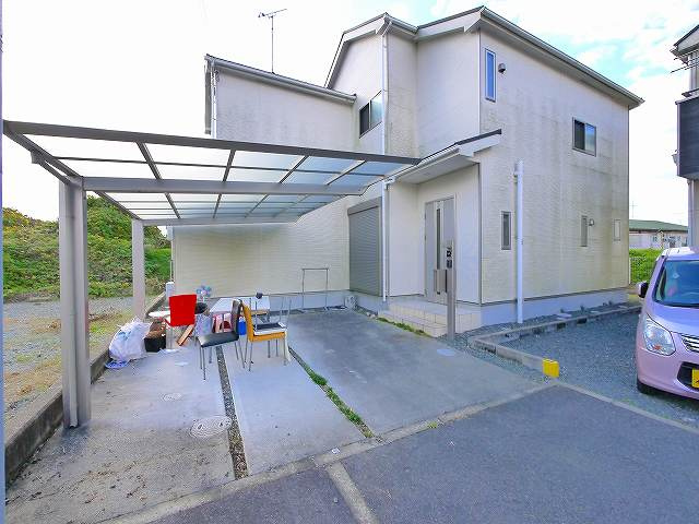 石上町一戸建の駐車場|車をお持ちの方に嬉しい駐車場付きの物件です