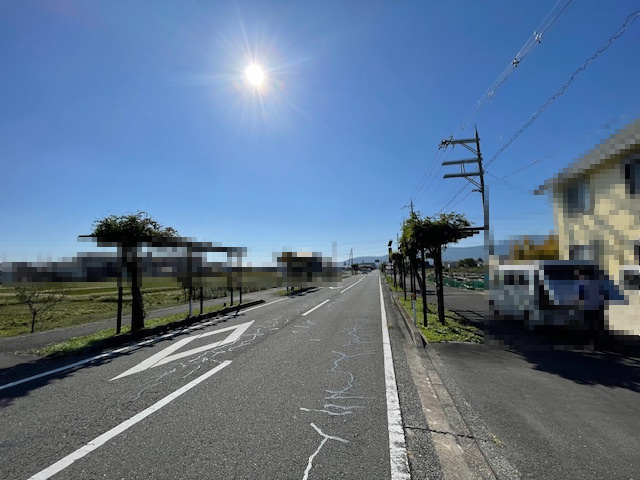 高島市安曇川町五番領91坪土地の前面道路含む現地写真|南東側公道　南行き