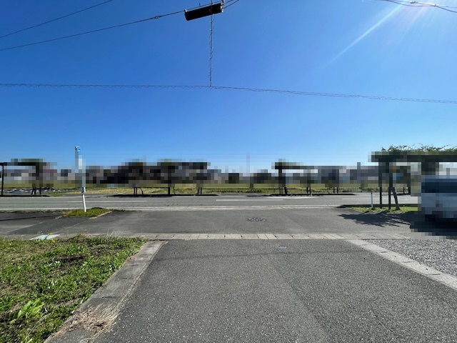 高島市安曇川町五番領91坪土地の前面道路含む現地写真|南西側私道から南東側公道への道路