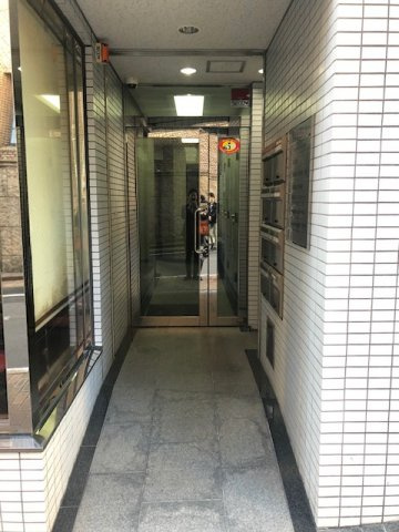第６矢木ビルのエントランス