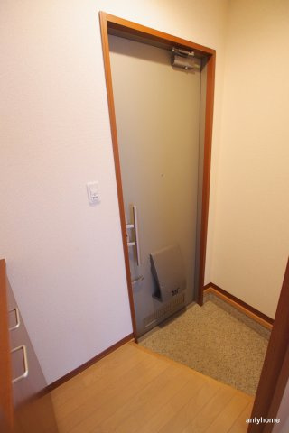 ブルーキューブ　仲介手数料無料の玄関