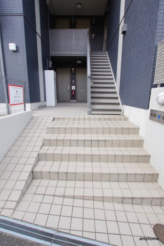 ブルーキューブ　仲介手数料無料のエントランス