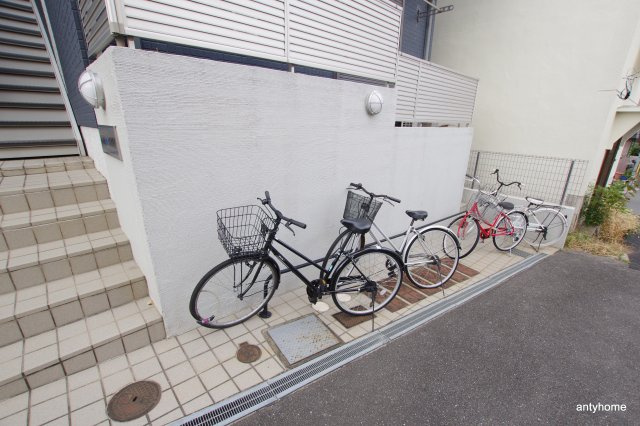 ブルーキューブ　仲介手数料無料の駐車場