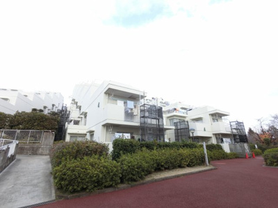 【外観】 | サンハイツ新井町4号棟 | 相鉄線「西谷」駅バス7分「千丸台団地」停歩2分。
静かに暮らしたい方におすすめです。
自主管理ですがきれいに管理されております。