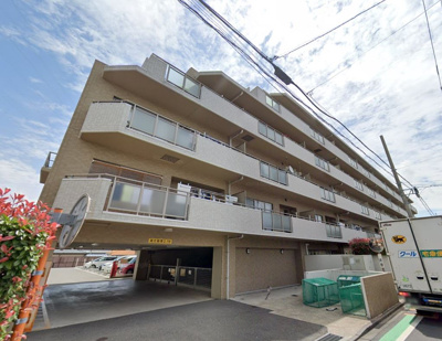 【外観】 | シュロス保土ヶ谷 | 独立性の高い洋室は子供部屋、書斎など多目的利用が可能です。
住まいの独立性を高める玄関ポーチ付。