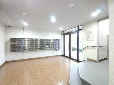 【その他共用部分】 | 保土ヶ谷スカイマンション | 集合ポストです。
郵便物はこちらからお取りください。