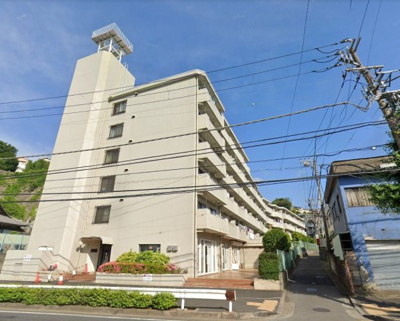 【外観】 | 保土ヶ谷スカイマンション | 横須賀線「保土ヶ谷」駅徒歩5分の好立地。
忙しい朝にゆとりが生まれます。
日勤管理で管理体制良好です。