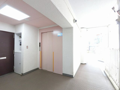 【その他共用部分】 | ユニハイム金沢文庫 | お買い物時やベビーカーの出し入れに便利なエレベーター付。