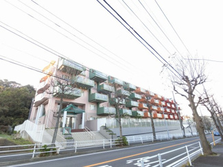 【外観】 | 京急逗子線「六浦」駅徒歩18分
京急本線・京急逗子線「金沢八景」駅バス12分「三信センター」停歩3分。
