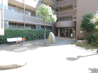 【その他共用部分】 | エントランス前遊び場