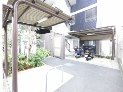 【その他共用部分】 | リストレジデンス鶴ヶ峰レイズ | バイク置場もあります。
屋根付きのマンションです。