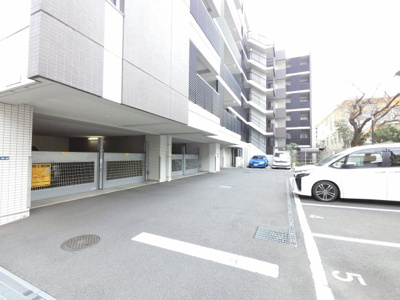 【駐車場】 | リストレジデンス鶴ヶ峰レイズ | 機械式駐車場です。
お車をお持ちの方も安心です。