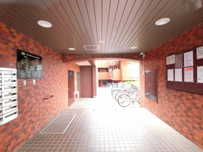 【エントランス】 | ライオンズマンション鶴ヶ峰第8 | エントランスホールです。
明るい空間です。