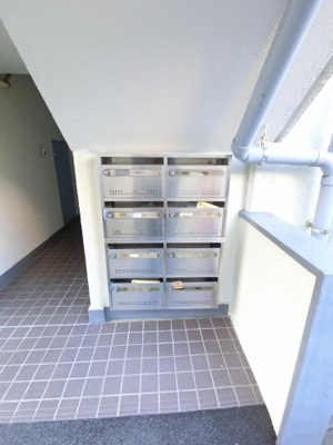【その他共用部分】 | 二俣川クリスコーポ | 集合ポストです。
郵便物はこちらからお取りください。
