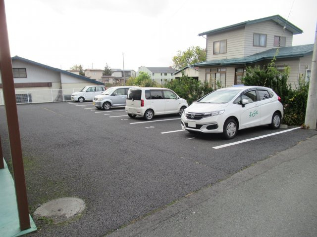 ドミトリープリンスの駐車場