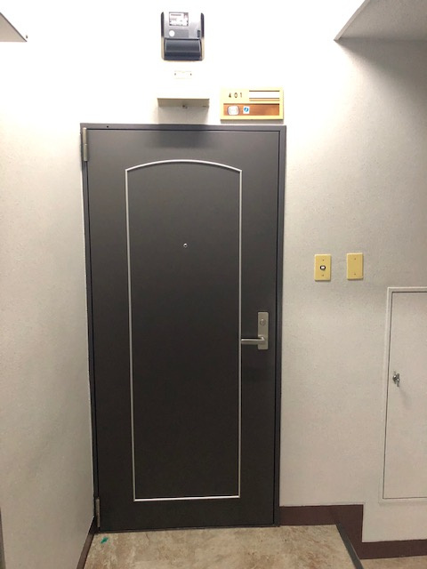 福田ビルの玄関