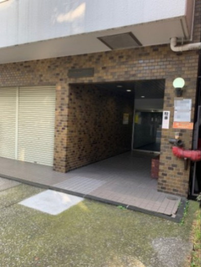 浜松町ダイヤハイツのエントランス