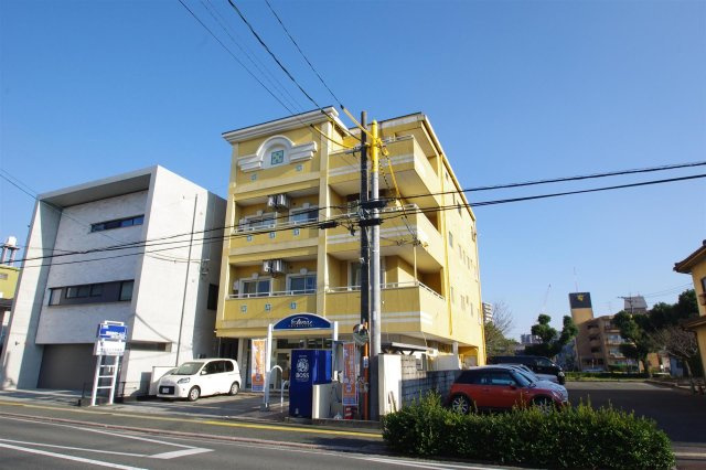 エリーナ新屋敷の外観