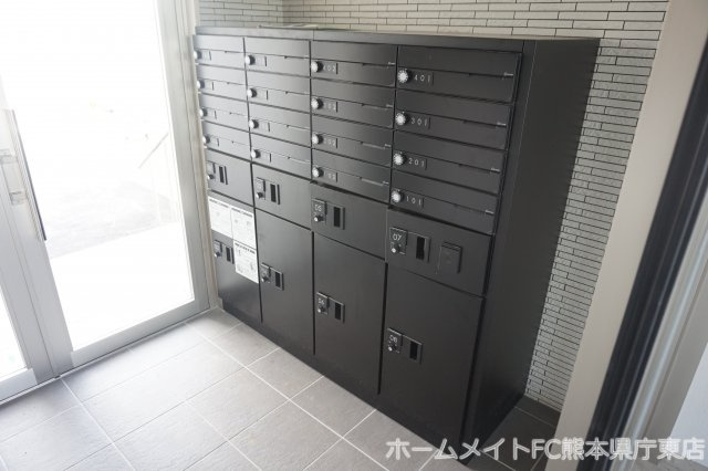 コンフォートREIWAのエントランス