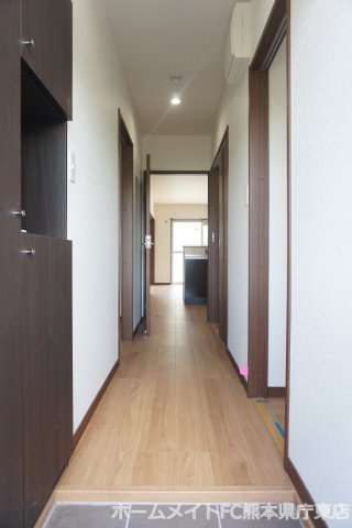 コンフォートREIWAの玄関