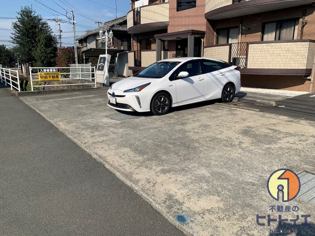 ロイヤルマンション美男川別館都の駐車場