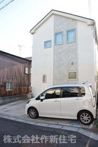 八千代市八千代台東３丁目　平成２７年建築　長期優良住宅　カースペース２台の外観
