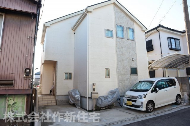 八千代市八千代台東３丁目　平成２７年建築　長期優良住宅　カースペース２台の外観