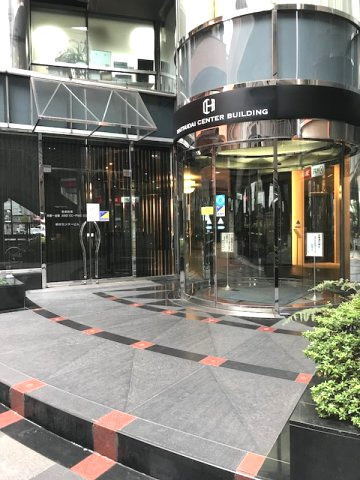 初台センタービルのエントランス