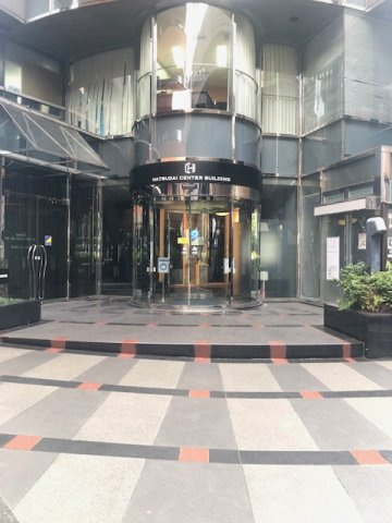 初台センタービルのエントランス
