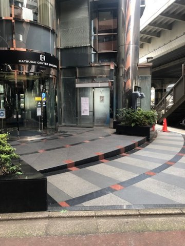 初台センタービルのエントランス