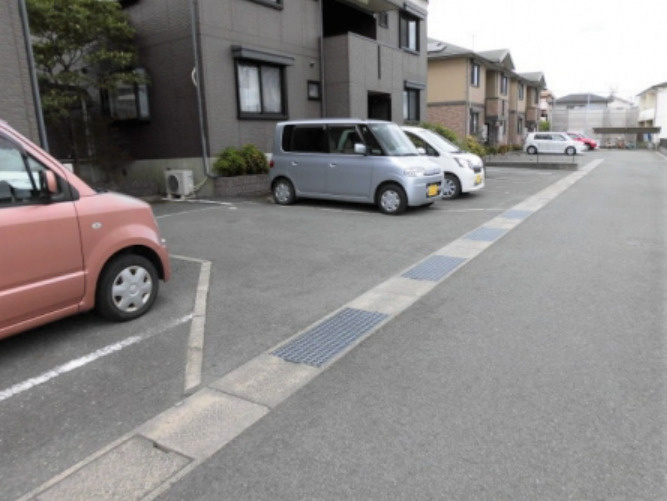 ニューライフつぶくB棟の駐車場|駐車場です