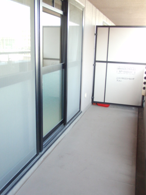 大阪市淀川区加島１丁目の賃貸マンションのバルコニー