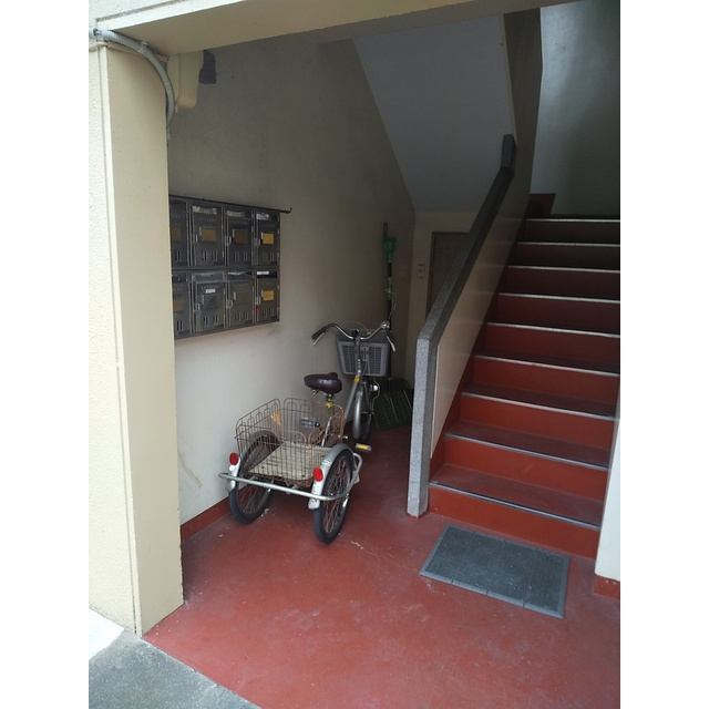 高橋ビル（島栄町）のエントランス