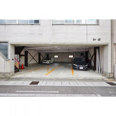 和田ビルの駐車場