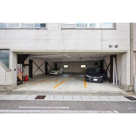 和田ビルの駐車場
