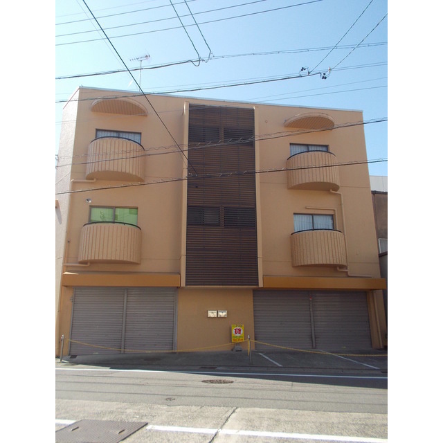 岐阜市川端町の店舗事務所の駐車場