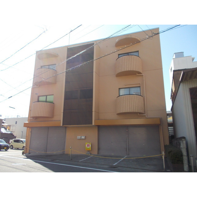 岐阜市川端町の店舗事務所のエントランス