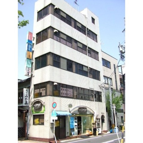 平和ビルの外観