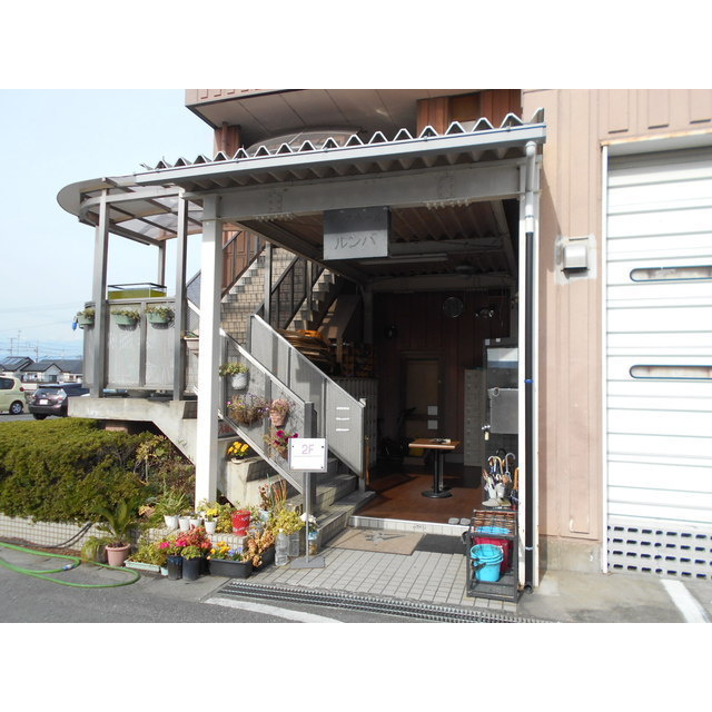 羽島郡笠松町円城寺の店舗事務所のエントランス