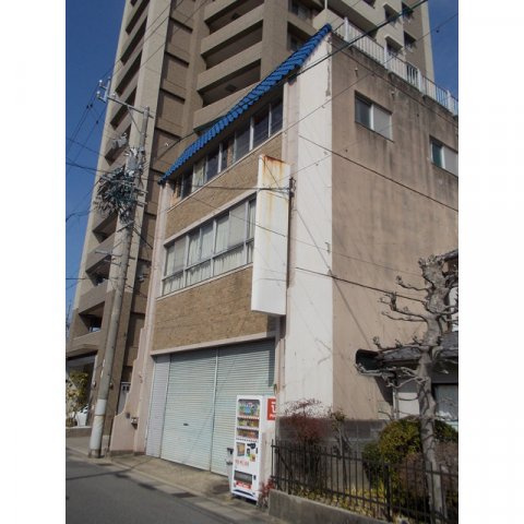 岐阜市梅ケ枝町３丁目の住宅付店舗一部の外観