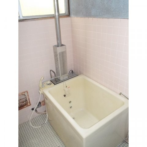 岐阜市梅ケ枝町３丁目の住宅付店舗一部の浴室|2階　入居時取替予定