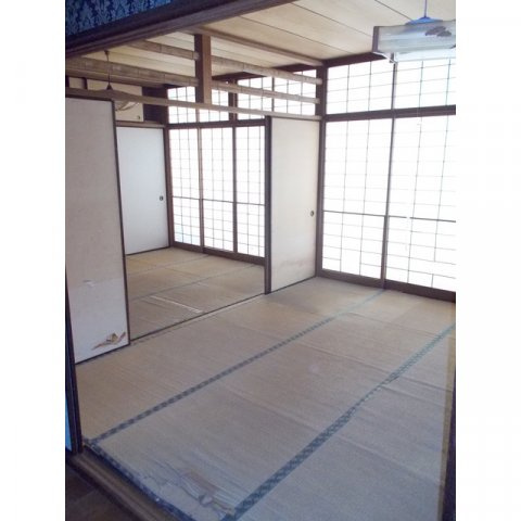 岐阜市梅ケ枝町３丁目の住宅付店舗一部の居間・リビング|2階和室　貸主にて表替します